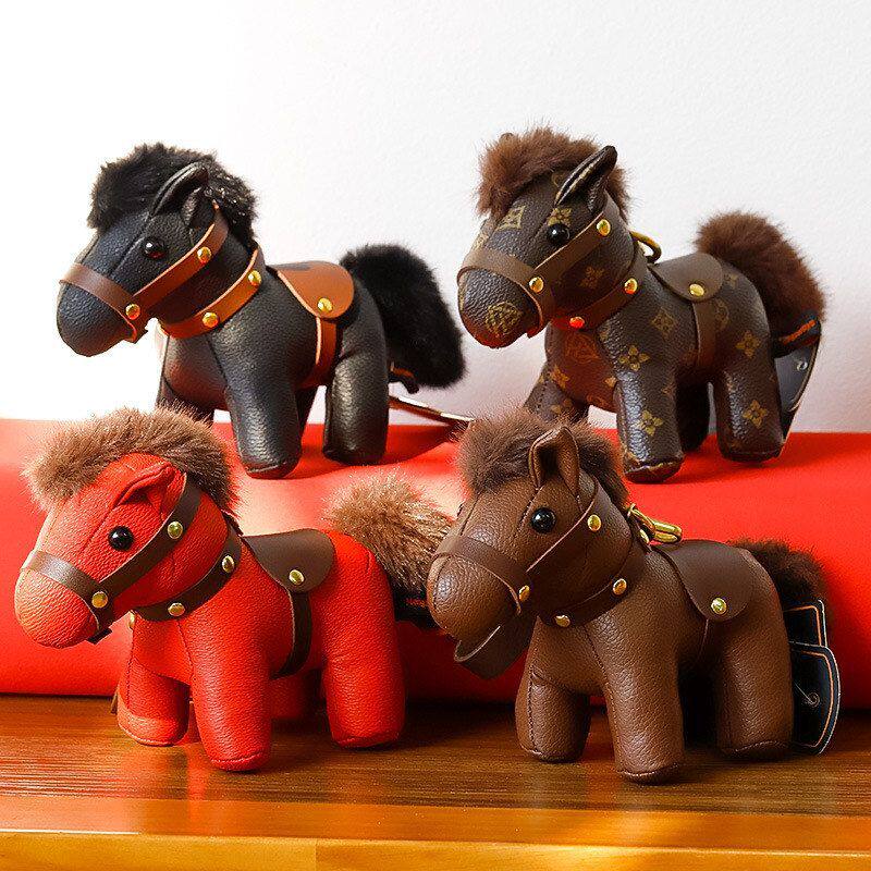 新款生肖马玩偶娃娃皮革马仔吉祥物包包钥匙扣挂件公仔生日礼物