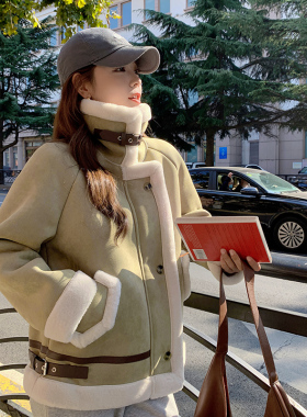 潮牌短款小个子绿色皮毛一体机车服女冬季加绒加厚精仿羊羔毛外套
