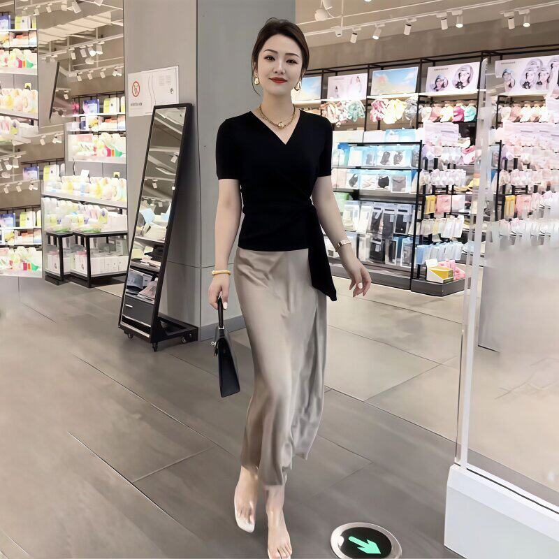 短袖T恤+包臂半身裙两件套