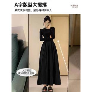 黑色连衣裙女秋冬款2025超火赫本风高级感小个子打底大衣内搭裙子