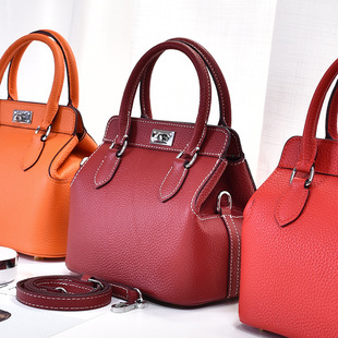 上新款明星奢侈大牌同款真皮小牛奶盒子斜挎包立体百搭锁扣手提包