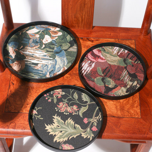 宫廷油画圆形卧室收纳