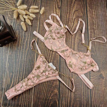 M码外贸欧美刺绣少女花朵透视性感镂空链条性感内衣丁字裤文胸