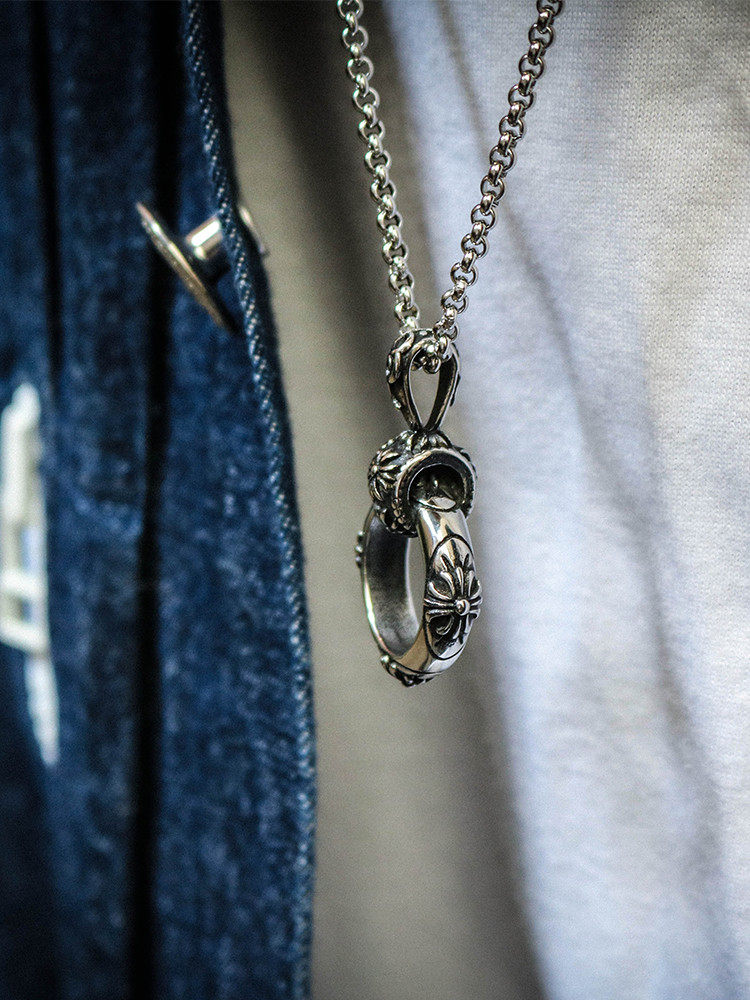 ROADLATIVE ORIGINAL DESIGN PETALS VINTAGE MADE OLD RING PENDANT HIP Hop PERSONALITY STREET TITANIUM STEEL NECKLACE for MEN