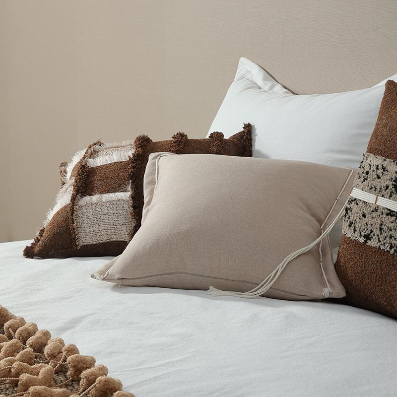 梦幻满屋现代简约诧寂风抱枕搭毯