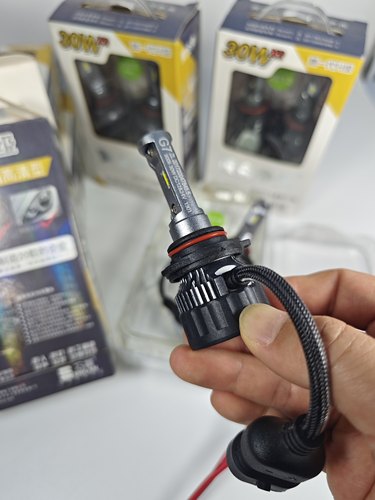 石栏黄金争光LED汽车大灯泡9006Hb4超亮6500k白光9012货车近光灯