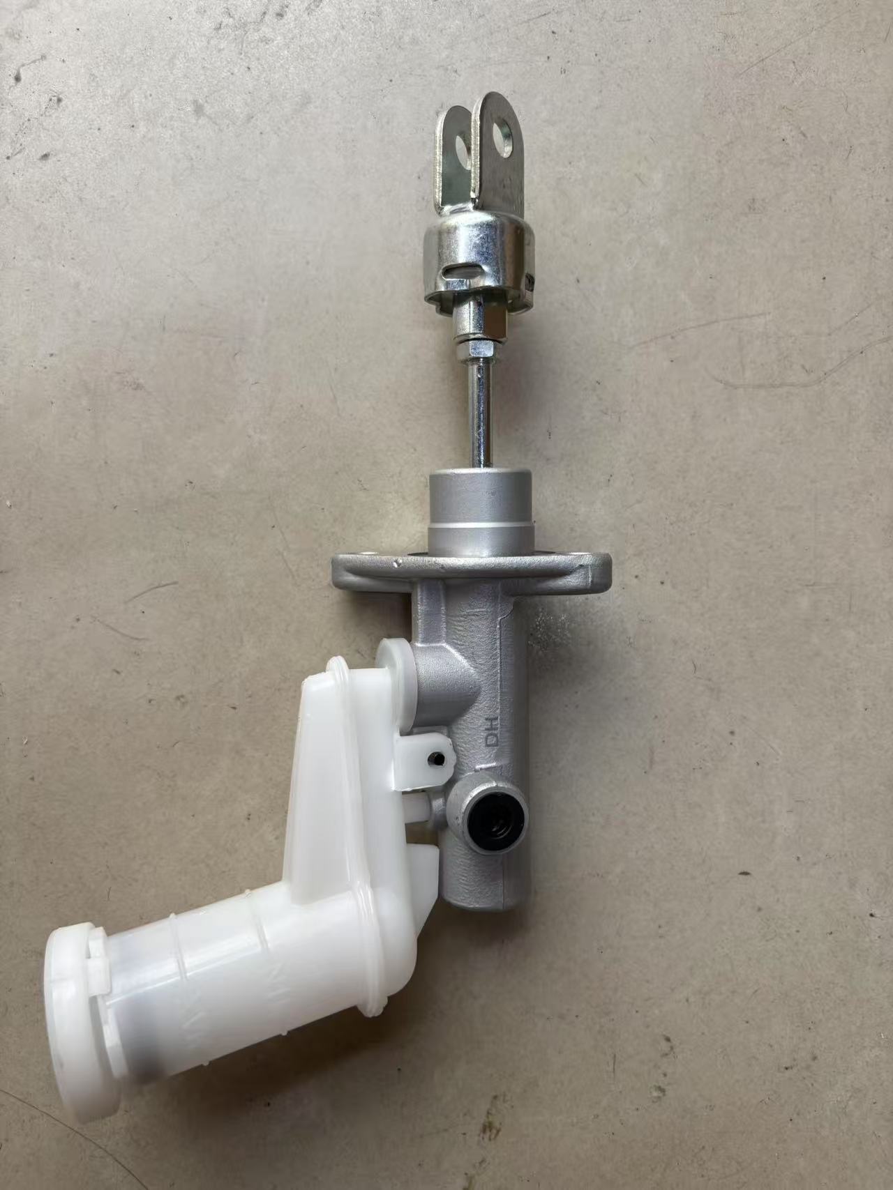 适配东南三菱V3菱帅 离合器总泵离合泵泵