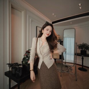 PINZIKO 大兔子 设计感V领蕾丝针织衫假两件长袖修身上衣