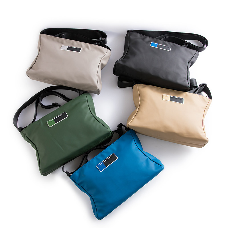 日系时尚男女斜挎包休闲防水布小挎包个性百搭简约单肩包邮差包潮