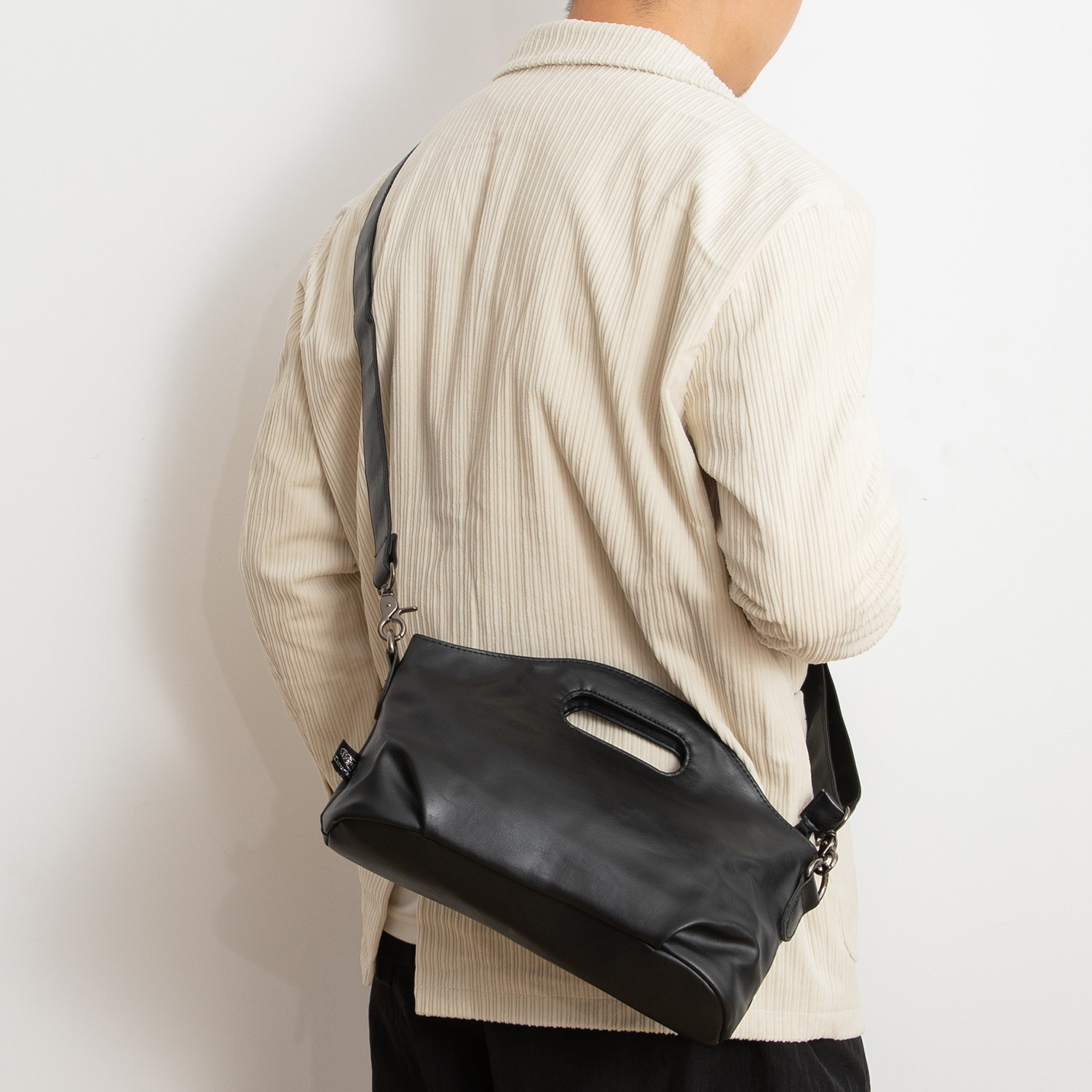 男士斜挎包PU皮个性简约小挎包手机包潮流时尚手拿包百搭单肩包潮