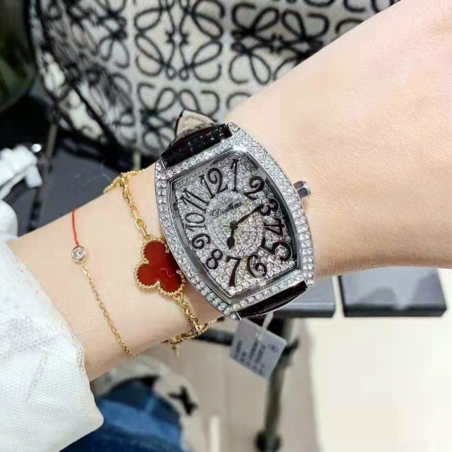 满天星手表女正品名牌高级感钻石女士2021年新款女款轻奢小众女表