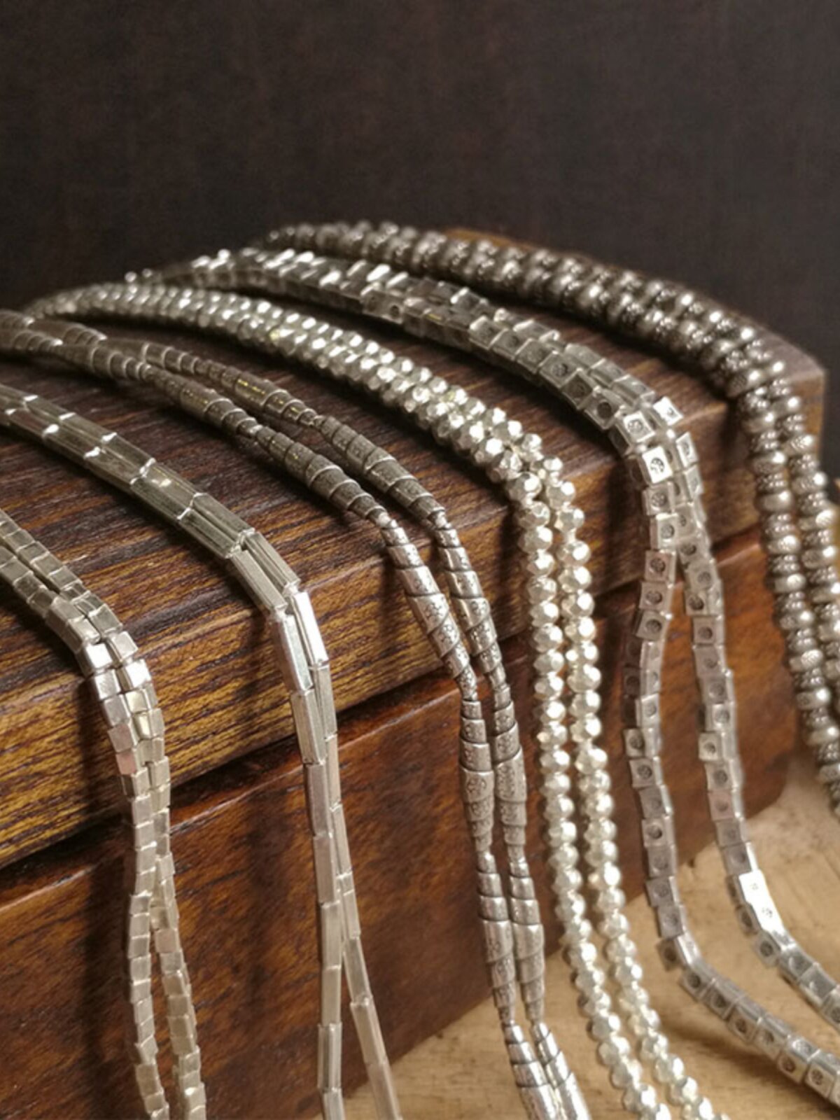 FACETED SILVER BEADS EXTREMELY FINE CHIANG MAI HANDMADE SILVER ACCESSORIES SILVER JEWELRY DIY MATERIAL THAI SILVER NECKLACE VINTAGE CRUSHED SILVER LOOSE BEADS