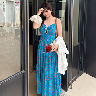 海边度假连衣裙2025夏新款220斤胖mm大码V领气质显瘦碎花吊带长裙
