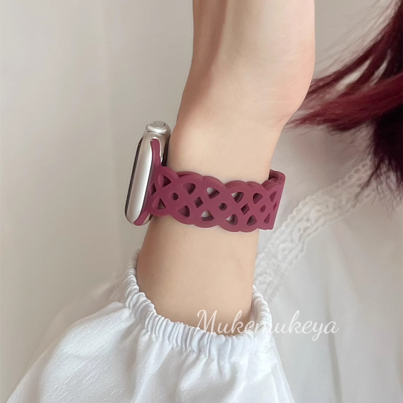 适用苹果手表iwatch8高级感镂空硅胶舒适applewatch7运动s9表带SE
