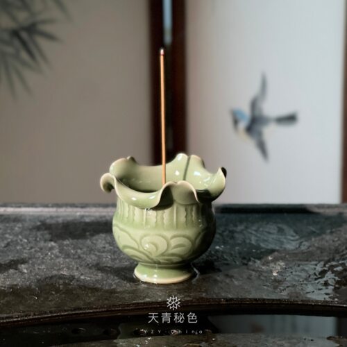 耀州窑青瓷茶具大师文房香具纯手工青釉剔刻牡丹纹小号香炉花口尊