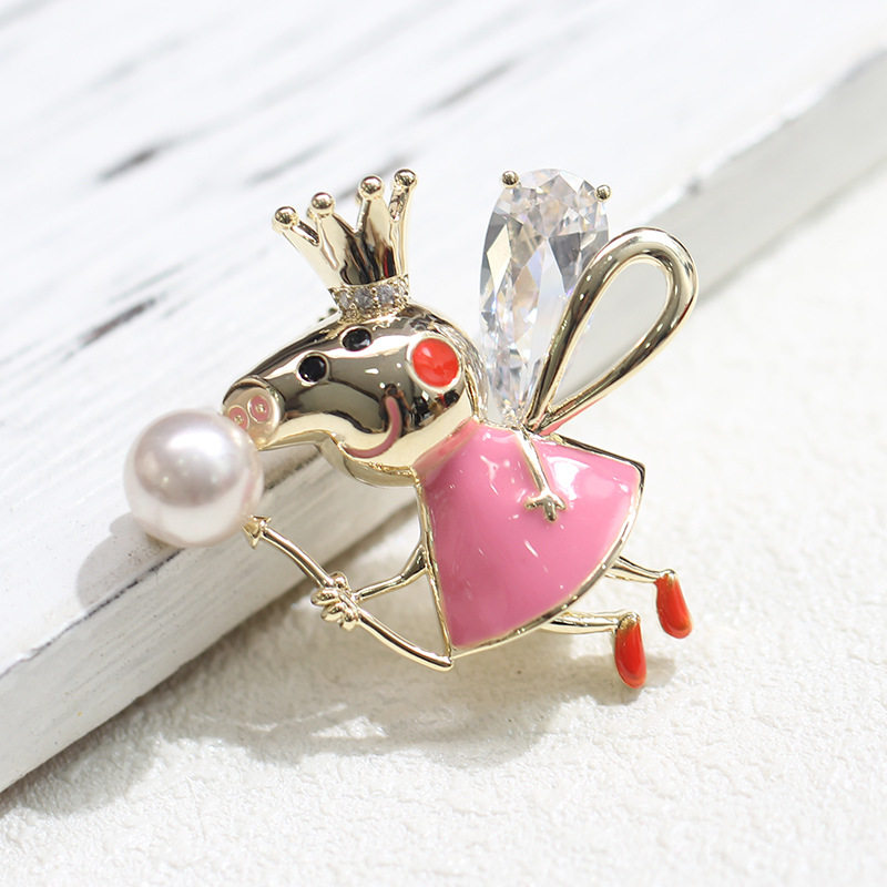 韩版可爱卡通粉色翅膀小猪胸针精致百搭男女同款动物别针衣服扣针