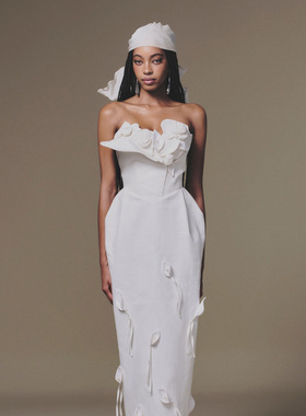 越南小众KEIRA TONG 2025年夏季新款白色立体轮廓花朵抹胸裙