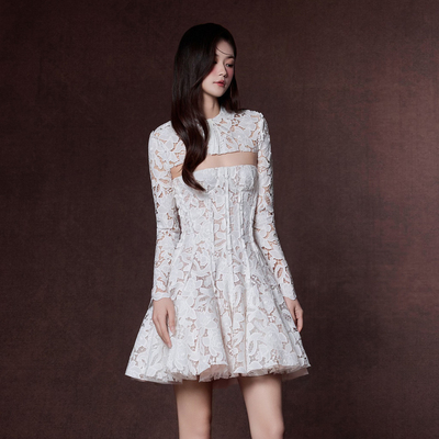 越南小众RAFFINE 2025年秋季新款轻盈白色抹胸蕾丝花连衣裙