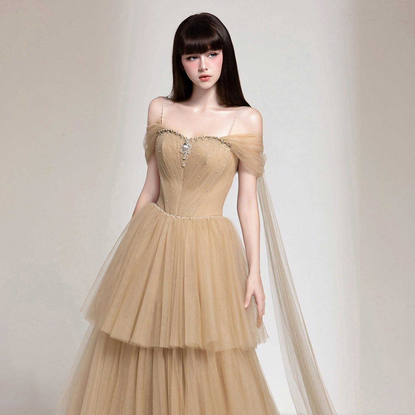 越南小众品牌CHOU PHAN 2025年秋季新款精致千金风卡其色礼服