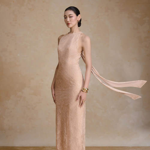 越南小众品牌ARTI 2025年春季新款意式东方温婉粉色长裙