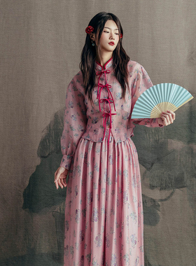 越南小众品牌DING DANG 2025年春季新款艺术感红色绑带韵律套装