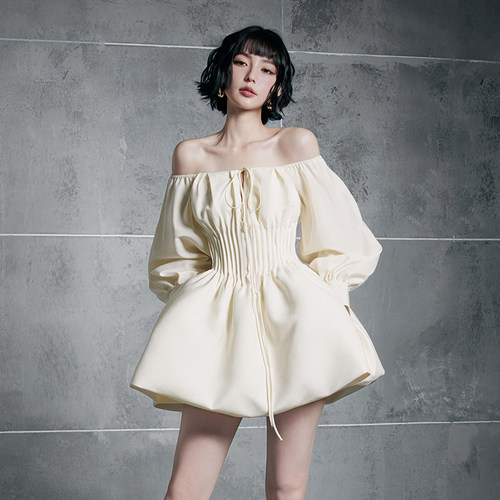 越南小众品牌GIANA 2025年夏季新款米白色弹力收腰一字肩连衣裙