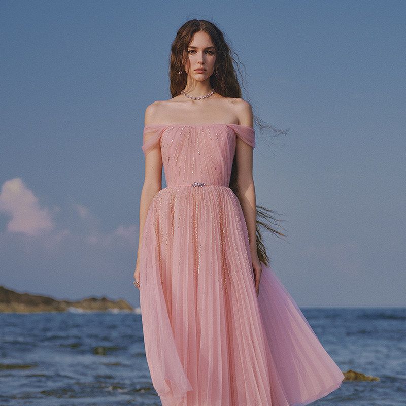 越南小众LINH PHUNG 2024年春夏新款优雅人鱼粉色高腰连衣裙