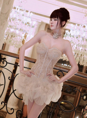 越南小众LA REINE 2025年夏季新款金色蕾丝鱼骨性感吊带包臀裙