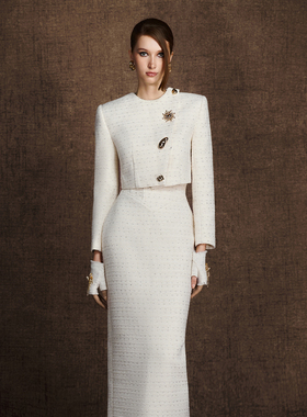 越南小众KEIRA TONG 2025年秋季新款白色小香风金扣高腰套装裙