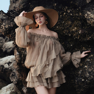 越南小众DARLING DIVA 2025年春季新款咖色弹力一字肩度假裙