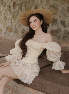 越南小众品牌SISSY 2025年夏季新款度假风优雅蕾丝边碎花套装