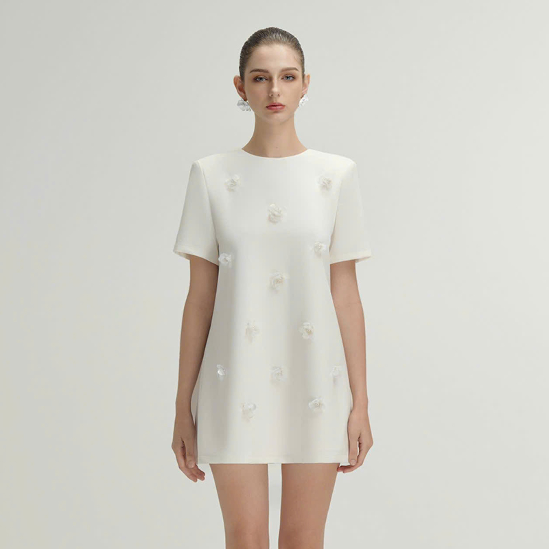 越南小众品牌ARTI 2025年新年新款日常通勤白色花朵直筒连衣裙