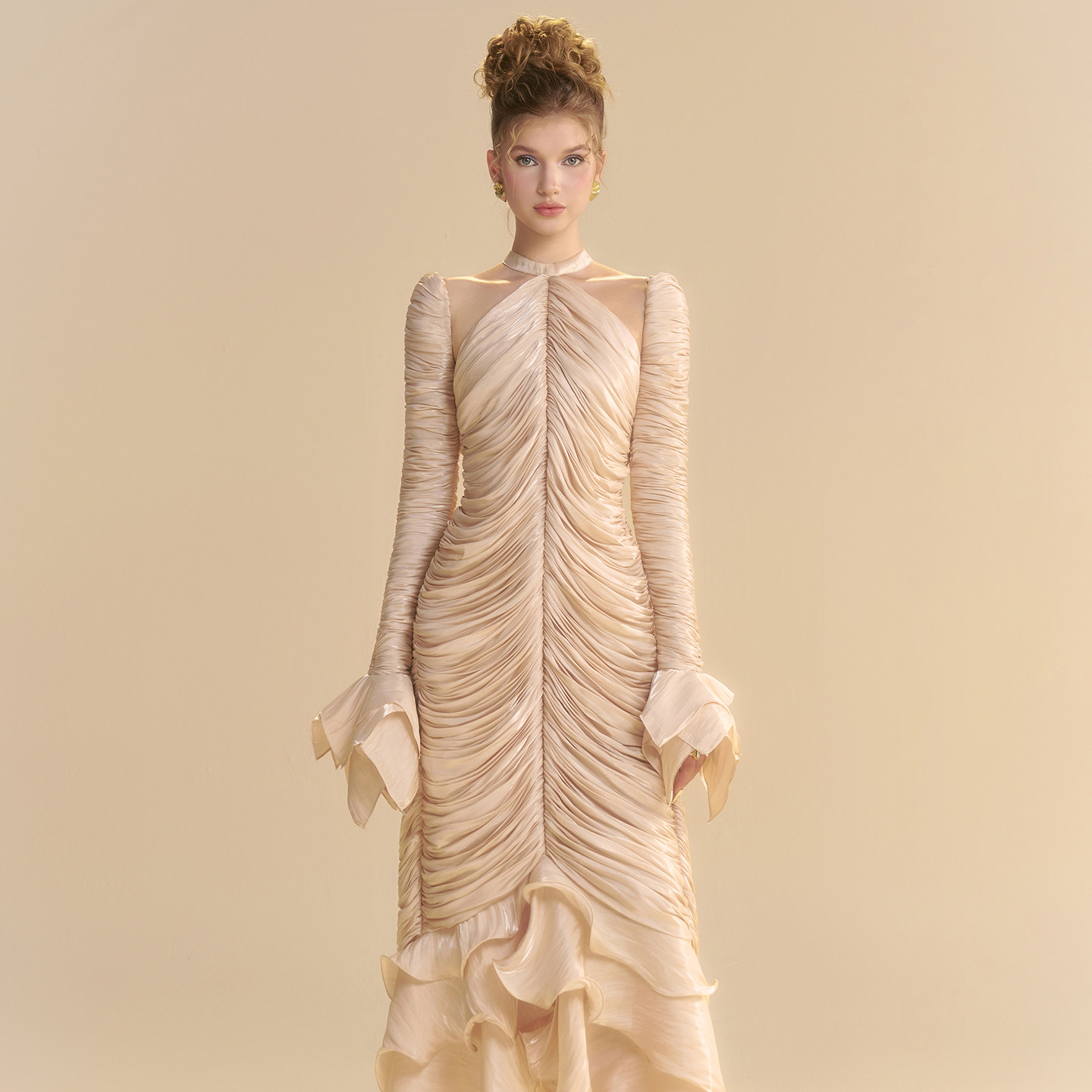 越南小众LINH PHUNG 2025年秋季新款华丽光泽感卷边细褶连衣裙