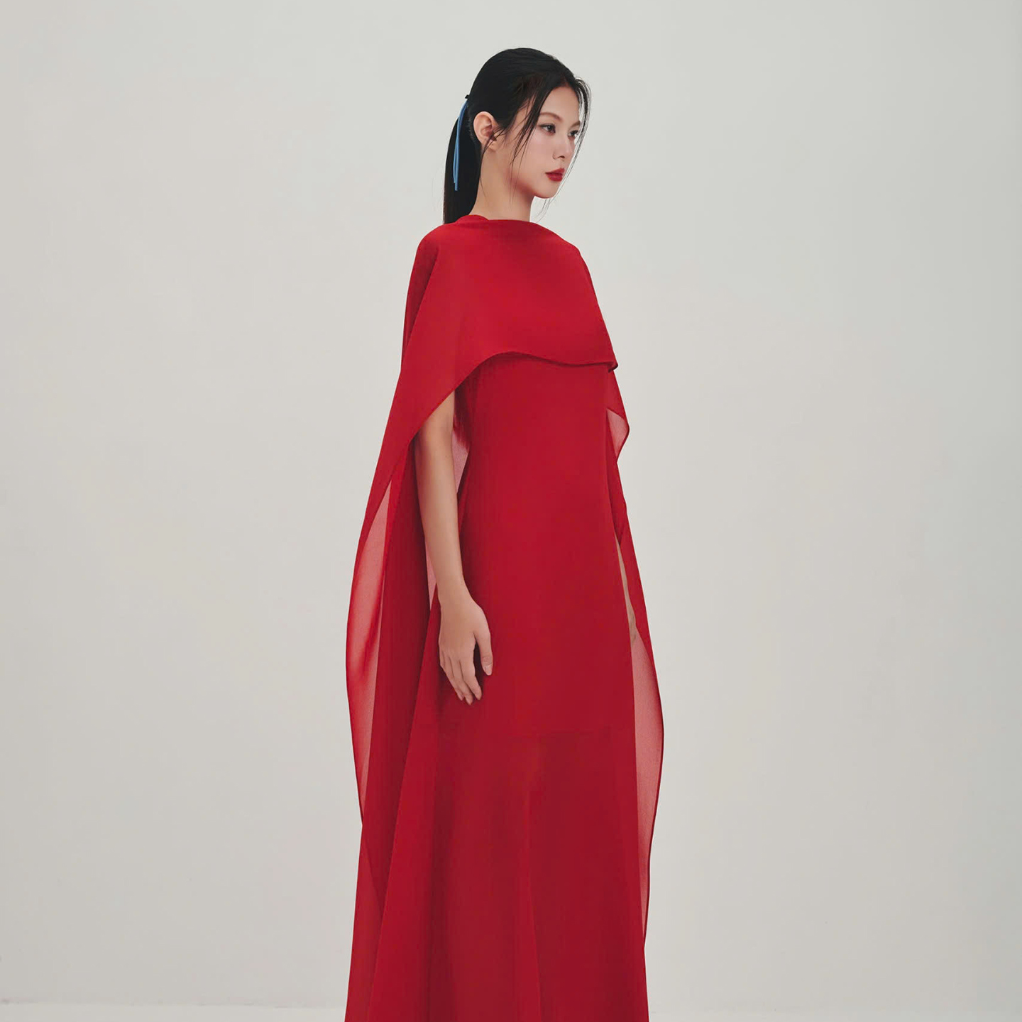 越南品牌DINGDANG 2025年夏季新款鲜红色轻盈顺滑高质感长裙