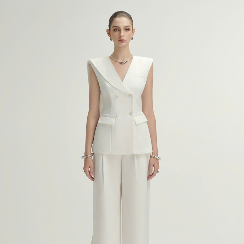 越南小众品牌ARTI 2025年新年新款宽肩v领收腰双排扣白色套装