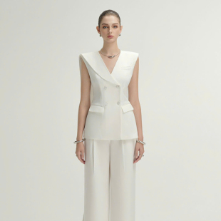 宽肩v领收腰双排扣白色套装 越南小众品牌ARTI 2025年新年新款