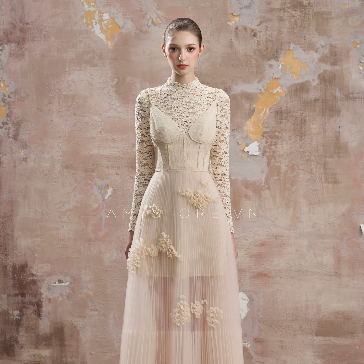 越南小众品牌AMY 2025年秋季新款法式米白色蕾丝打底+同色长裙