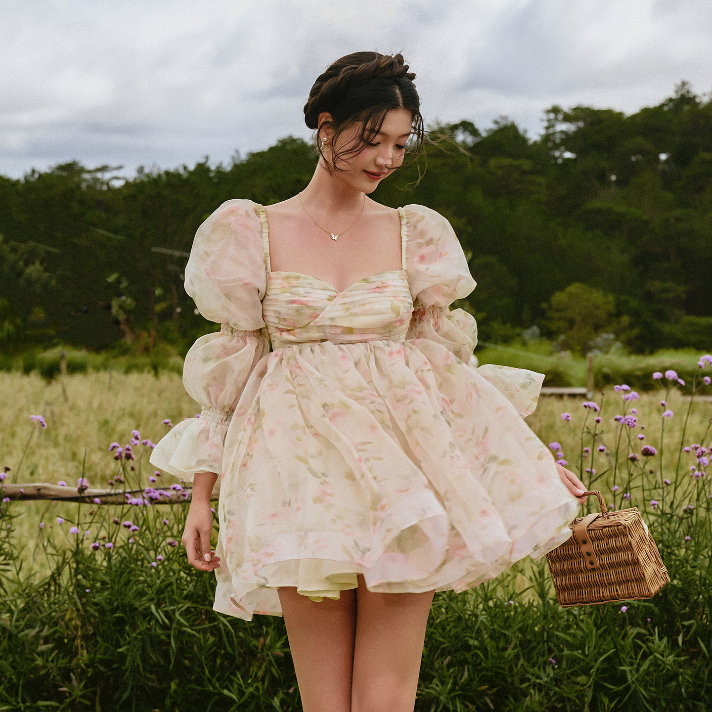 越南小众品牌SISSY 2026年春季新款清丽少女方领高腰连衣裙