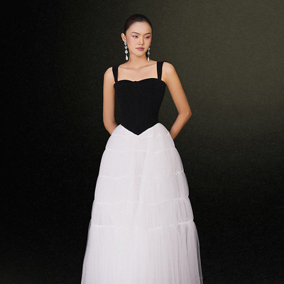 越南JOSEPHINE 2025年新年新款法式经典黑白三角收腰吊带蓬蓬裙