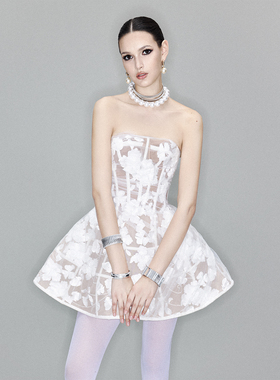 越南小众品牌LEGER 2026年春季新款精灵少女花朵收腰抹胸裙