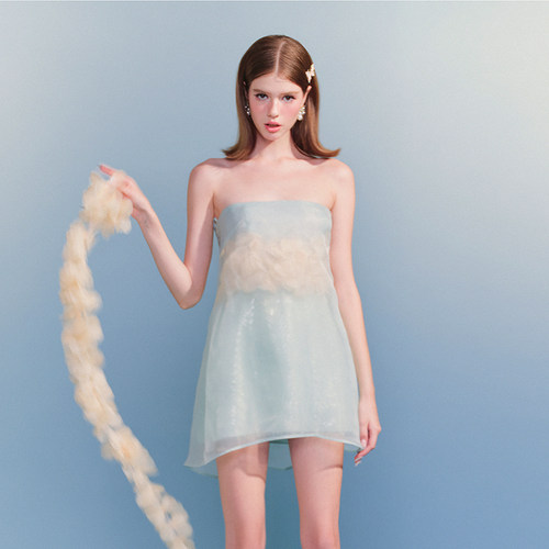 越南小众品牌LEGER 2024年夏季新款轻盈朦胧蓝色花朵抹胸裙