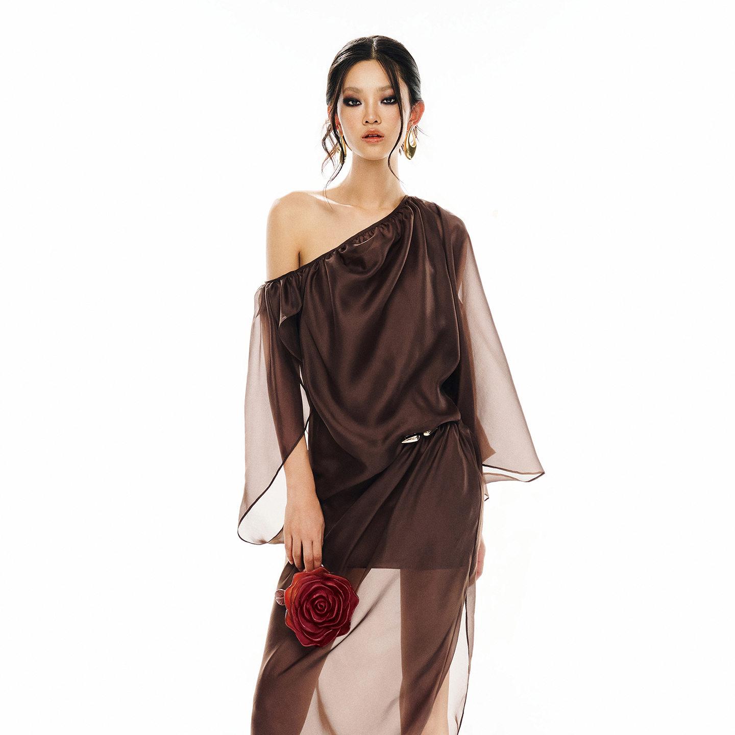 越南小众MUSTHAVE 2025年秋季新款美拉德复古咖色弹力斜肩连衣裙