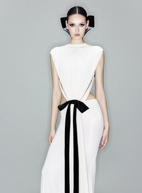 越南小众品牌LEGER 2026年春季新款纯白撞色设计感垂感长裙