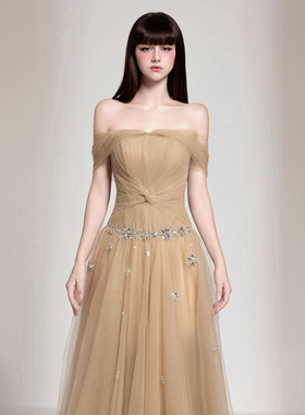 越南小众品牌CHOU PHAN 2025年秋季新款温柔卡其色水钻抹胸裙