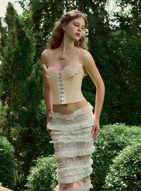 越南品牌LA VIERGE 2025年夏季新款鹅黄色蕾丝抹胸+独特包臀裙