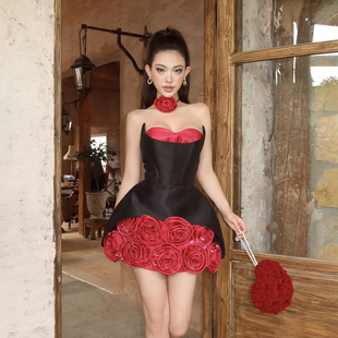 越南小众品牌MOULINROSE 2025年春季新款红白玫瑰拼接抹胸裙