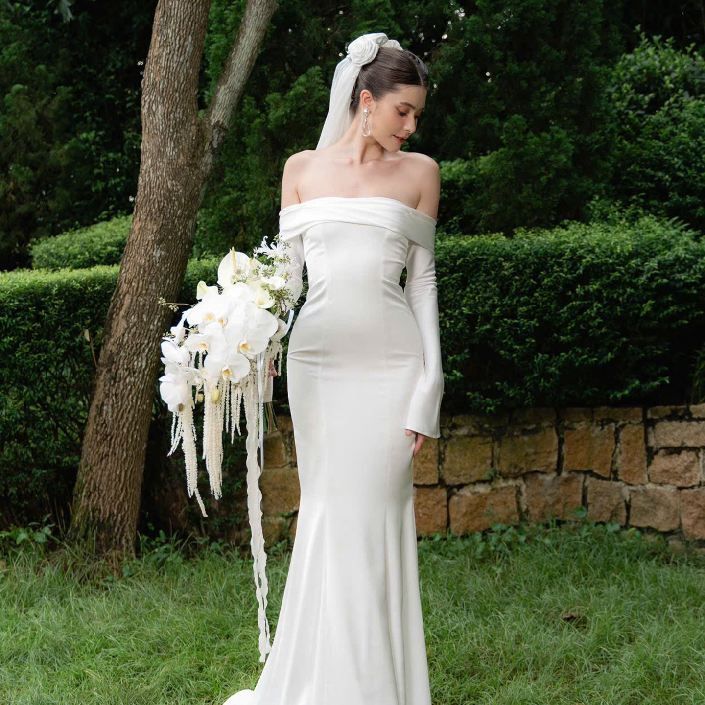 越南小众KISSERINE 2025年冬季新款一字肩缎面轻礼服新娘婚纱裙