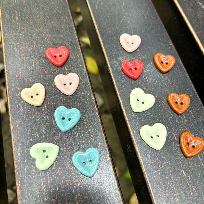 陶瓷钮扣两孔心形糖果色造型纽扣手工DIY装饰童装小外套可爱扣子