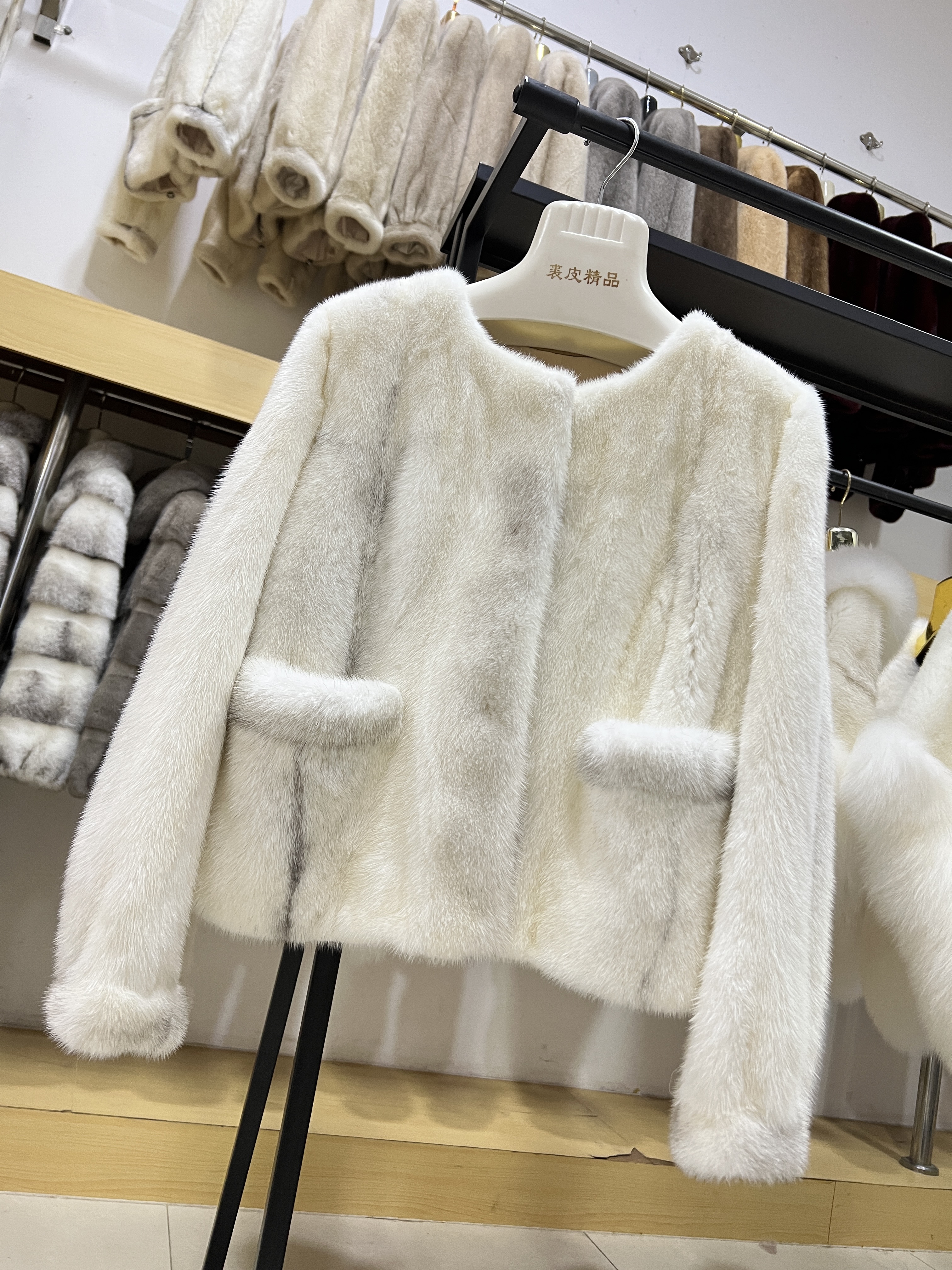 2025冬季新款进口天鹅绒水貂皮草外套短款时尚年轻貂皮大衣女整貂