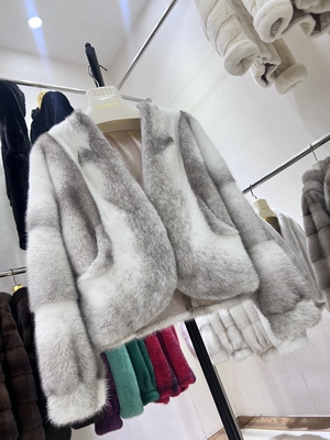 新款金十字貂皮V领大衣女整貂弯刀短款年轻款时尚皮草外套潮